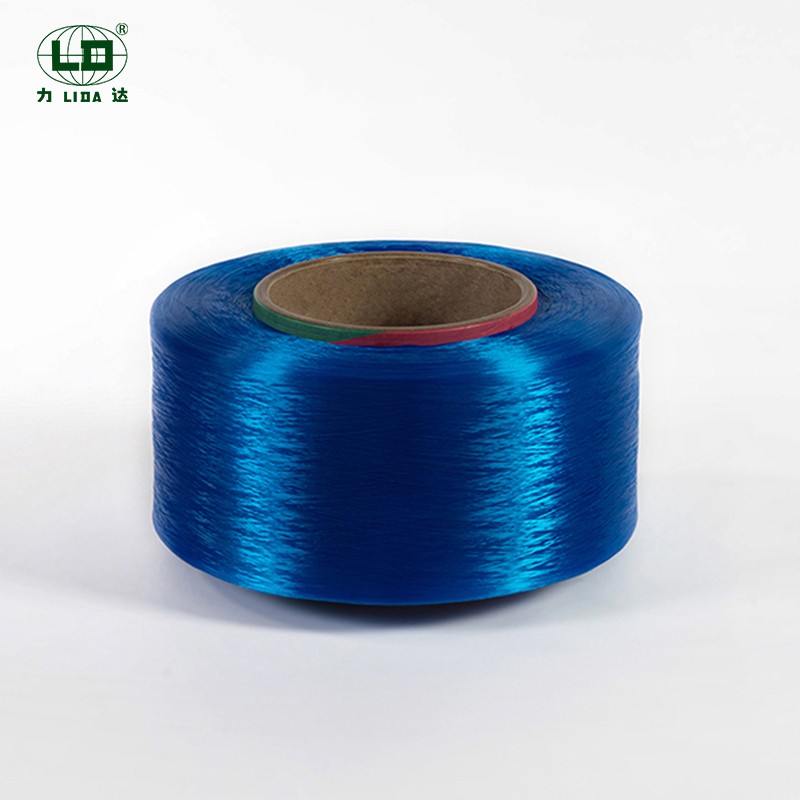 Wat sinn d'Uwendungen vun recycléiert polyester filament an der Textil a Kleedungsindustrie
