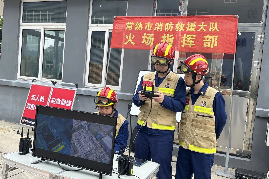 Changshu Fire Rescue Brigade organiséiert Dongbang, Meili, an Zhitang Pompjeeën fir praktesch Feierübungen an der Fabréck ze maachen