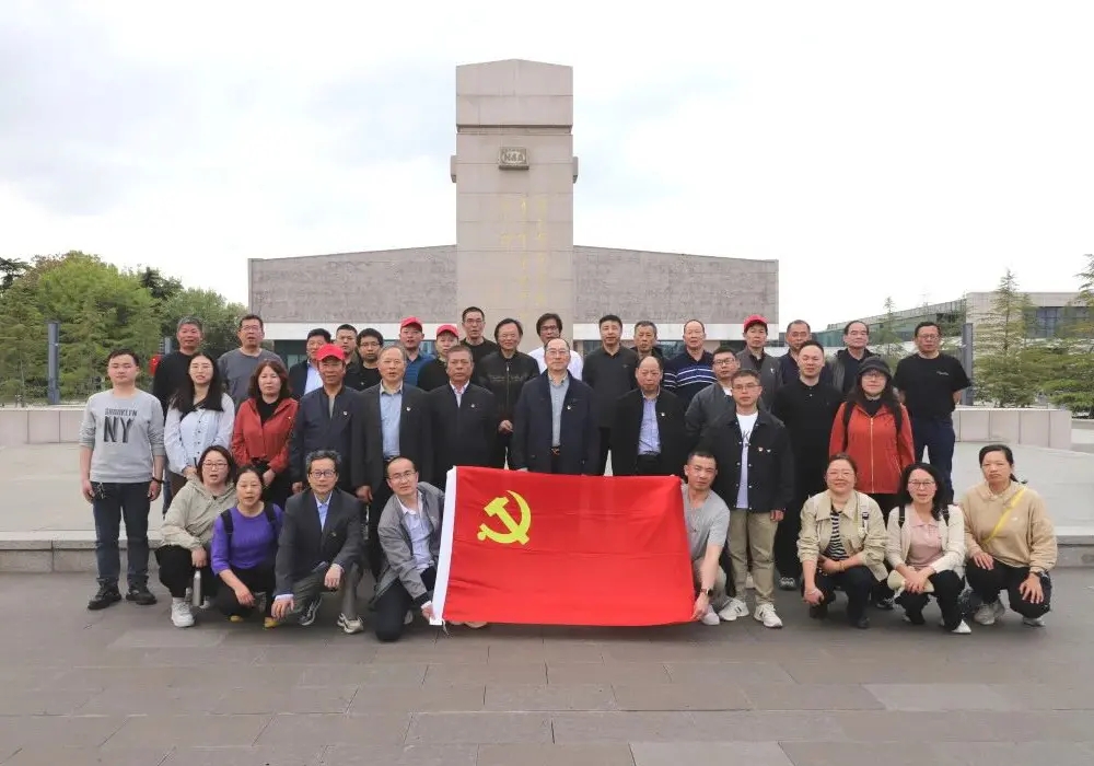 Changshu Polyester Co., Ltd. Party Branch organiséiert Besuch zu Yancheng New Fourth Army Memorial Hall